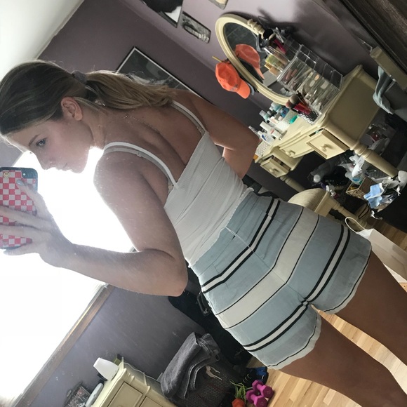 Showpo striped shorts - Picture 2 of 2